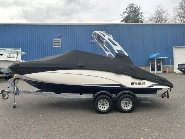 Slide: The Image of Yamaha 212 Limited S 2019 - 18