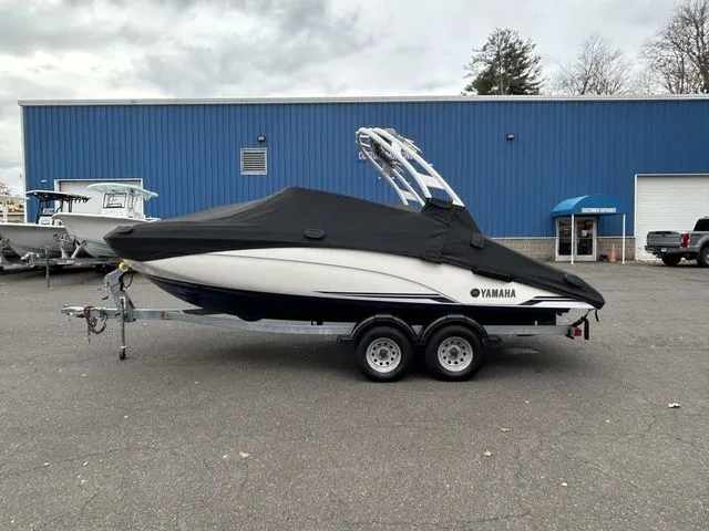 Slide: The Image of Yamaha 212 Limited S 2019 - 20