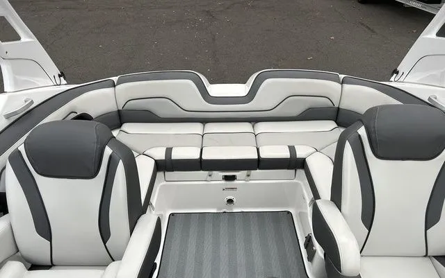 Slide: The Image of Yamaha 212 Limited S 2019 - 31