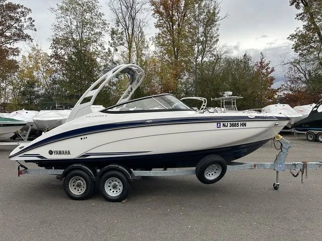 Slide: The Image of Yamaha 212 Limited S 2019 - 4