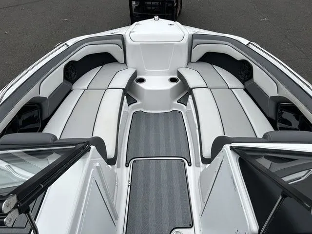 Slide: The Image of Yamaha 212 Limited S 2019 - 8