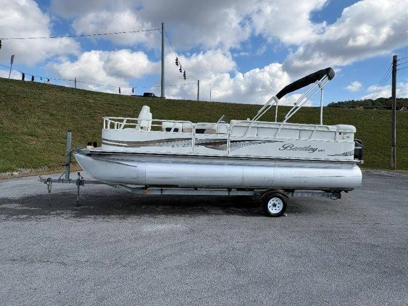 Slide: The Image of Bentley 220 Fish 2009 - 11