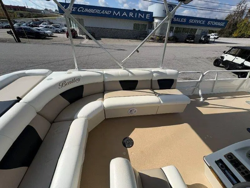 Slide: The Image of Bentley 220 Fish 2009 - 38