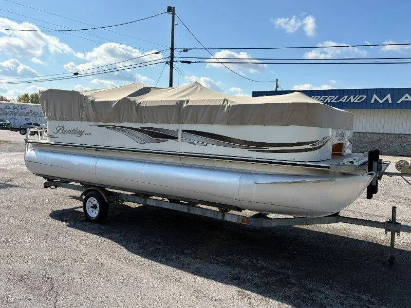 Slide: The Image of Bentley 220 Fish 2009 - 48