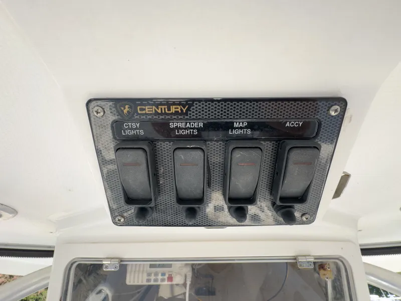 Slide: The Image of Century 2901 Center Console 2006 - 18