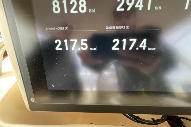 Slide: The Image of Display showing engine hours on 2007 Grady-White Express 330 boat, 217.5 and 217.4 hours. - 20