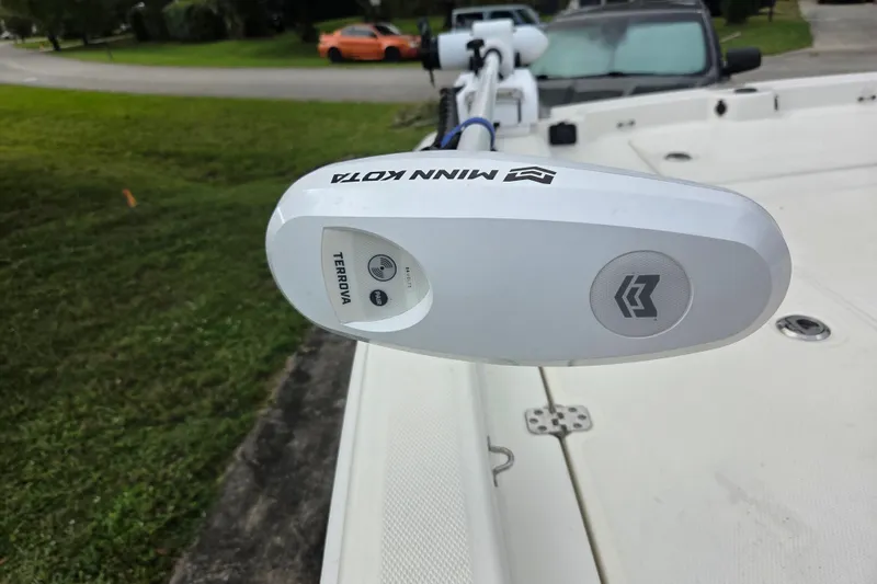 Slide: The Image of 2023 Mako Pro Skiff 19 CC with Minn Kota Terrova trolling motor. - 31