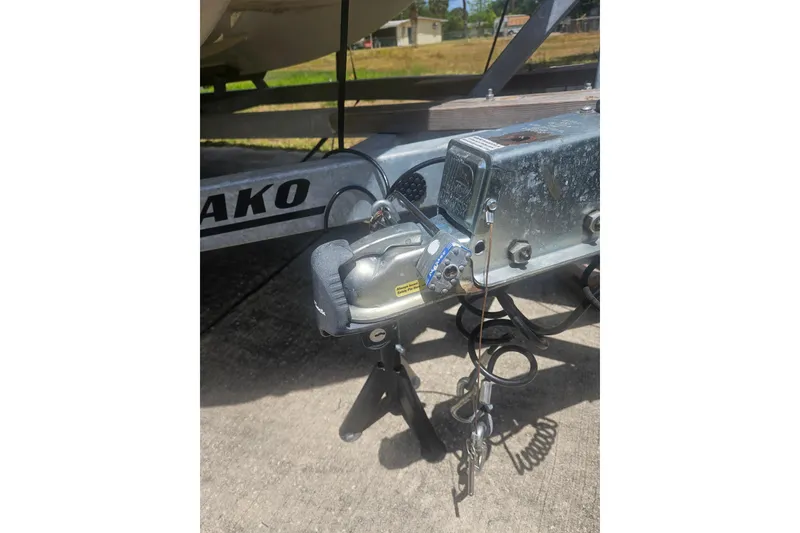 Slide: The Image of Trailer hitch of 2023 Mako Pro Skiff 19 CC boat on concrete surface. - 9