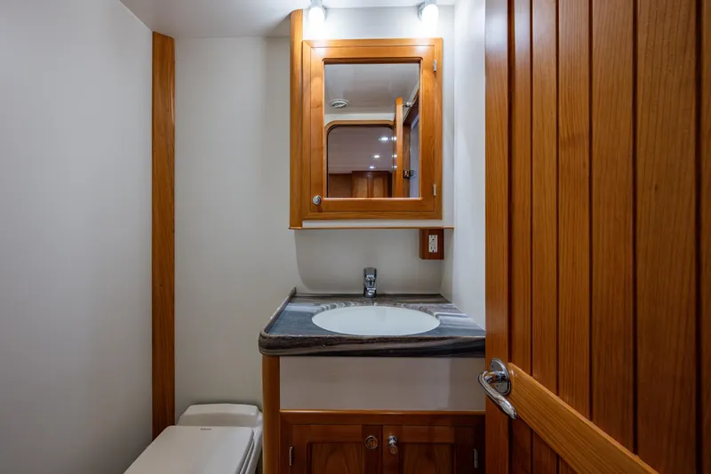 Slide: The Image of Guest head vanity - 28