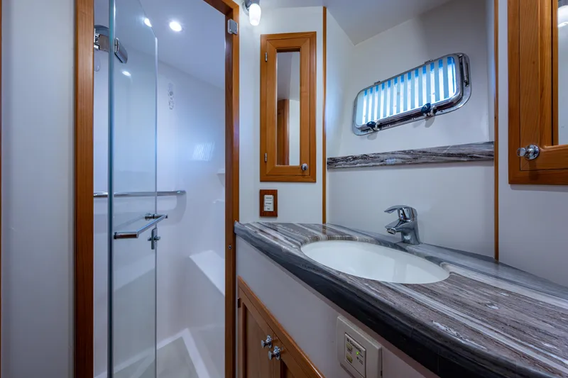 Slide: The Image of Master head with granite countertop - 38