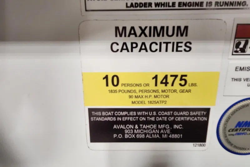 Slide: The Image of Maximum capacity label for 2026 Avalon VENTURE CRUISE, 10 persons or 1475 lbs. - 16