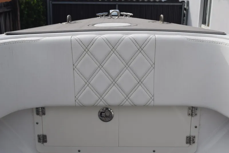 Slide: The Image of 1993 Fountain 27 Center Console boat with white quilted upholstery detail. - 59