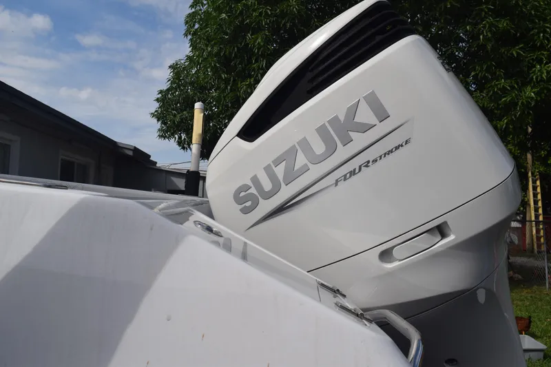 Slide: The Image of 1993 Fountain 27 Center Console with Suzuki four-stroke engine, outdoor setting. - 93