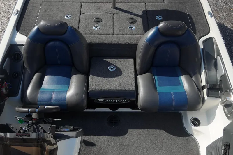 Slide: The Image of 2008 Ranger Z520 Comanche Ranger Cup boat interior with dual seats and steering console. - 18