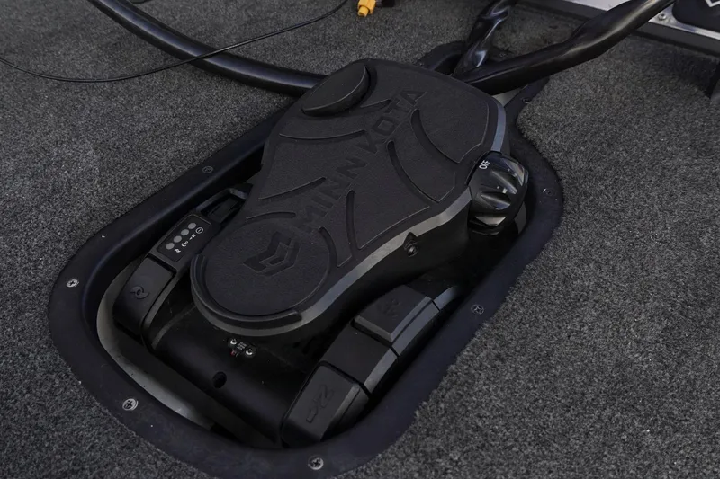 Slide: The Image of Foot pedal control on 2008 Ranger Z520 Comanche Ranger Cup boat. - 27