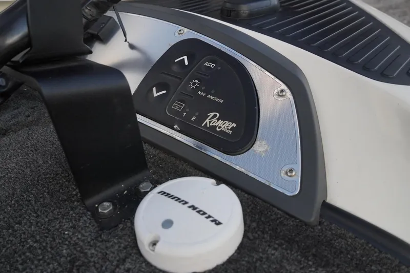 Slide: The Image of Control panel of 2008 Ranger Z520 Comanche Ranger Cup boat with Minn Kota accessory. - 28
