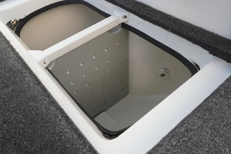 Slide: The Image of Livewell compartment of 2008 Ranger Z520 Comanche Ranger Cup boat, featuring carpeted edges. - 37