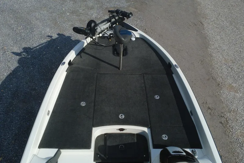 Slide: The Image of 2008 Ranger Z520 Comanche Ranger Cup boat deck with trolling motor. - 6