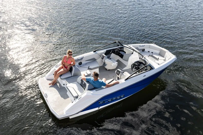 Slide: The Image of Scarab 210 SE 2026 - 18