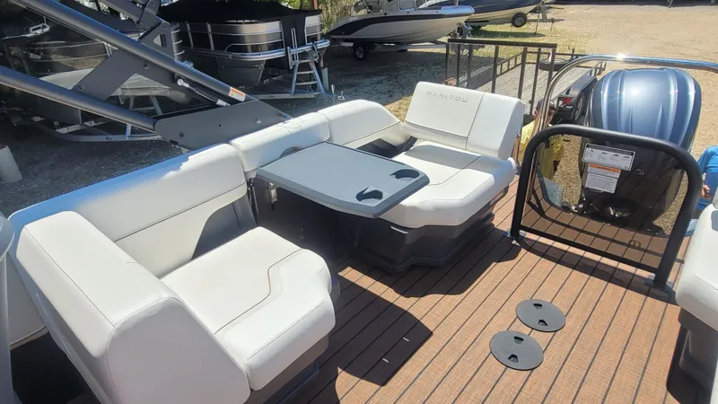 Slide: The Image of Manitou Explore 26 Switchback 2025 - 13