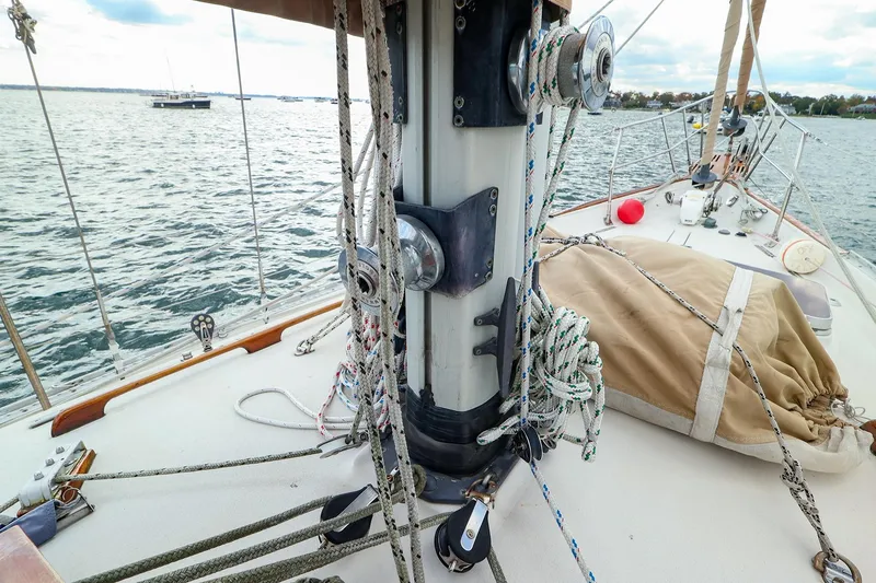 Slide: The Image of 1985 Bayfield 40 yacht deck with rigging and ropes, sailing on calm waters. - 4