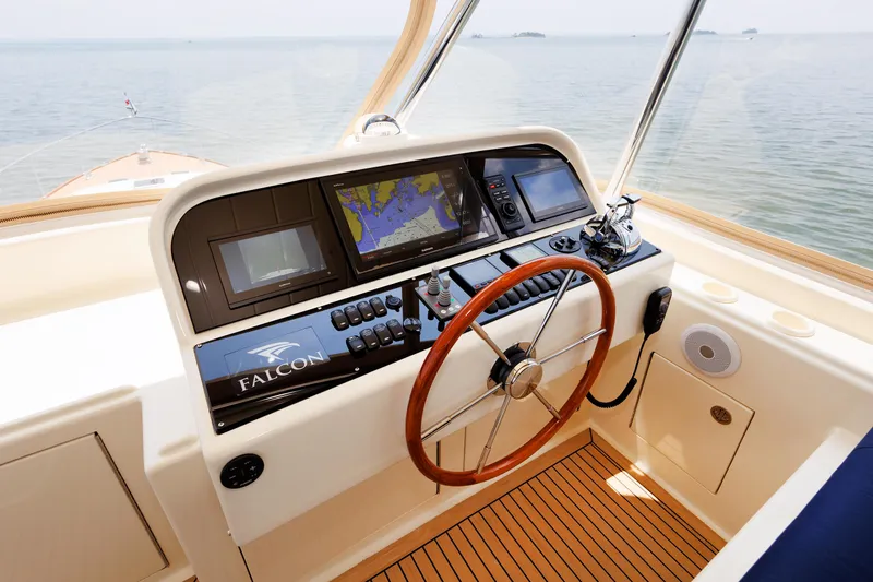 Slide: The Image of Vicem 72 Flybridge - 18