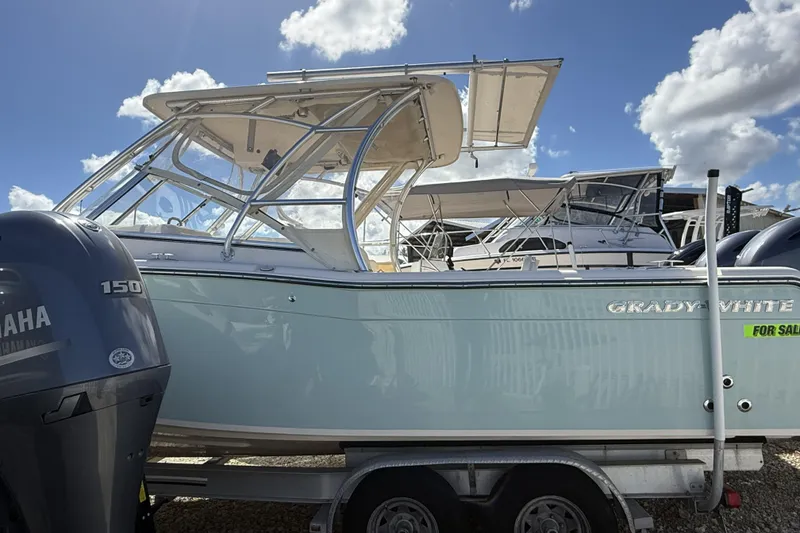 Slide: The Image of 2014 Grady-White Freedom 275 boat for sale, featuring Yamaha 150 engine. - 10