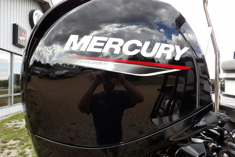 Slide: The Image of Mercury FourStroke engine on 2026 Bennington S Swingback 22 SSB boat, reflecting sky and surroundings. - 33