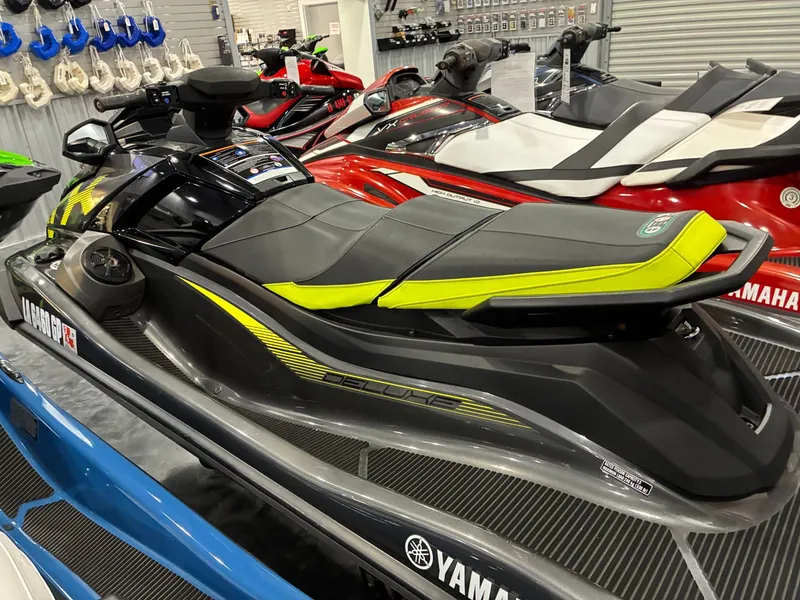 Slide: The Image of Yamaha VX Deluxe with Audio 2022 - 4