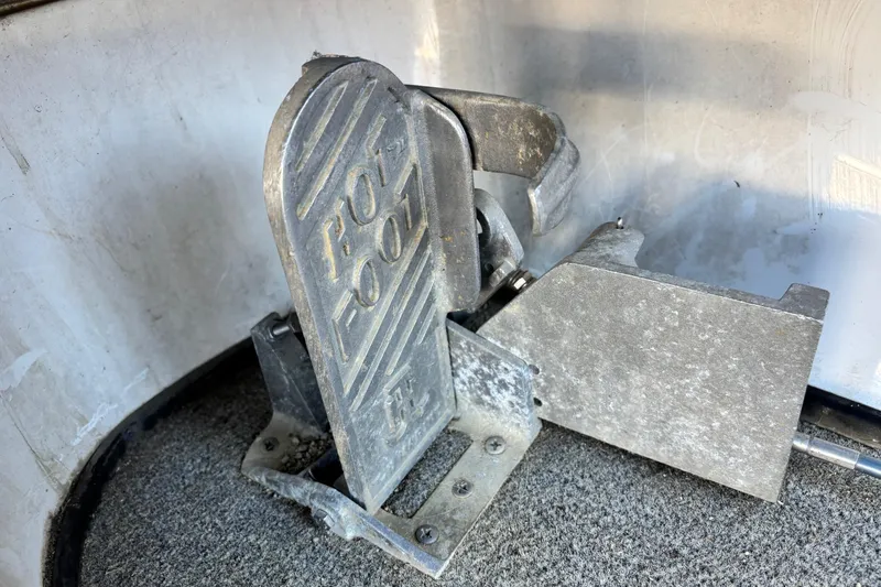 Slide: The Image of Foot pedal mechanism on 2012 Skeeter TZX190 boat, close-up view. - 7
