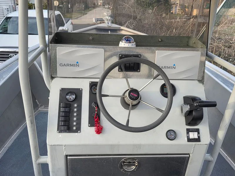 Slide: The Image of Pacific Boats 2325 V 2001 - 3