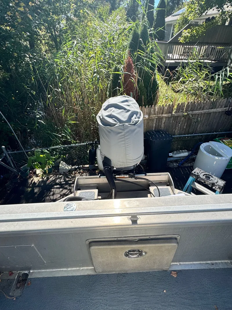 Slide: The Image of Pacific Boats 2325 V 2001 - 9