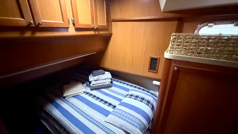 Slide: The Image of Mainship 40 Trawler 2008 - 37