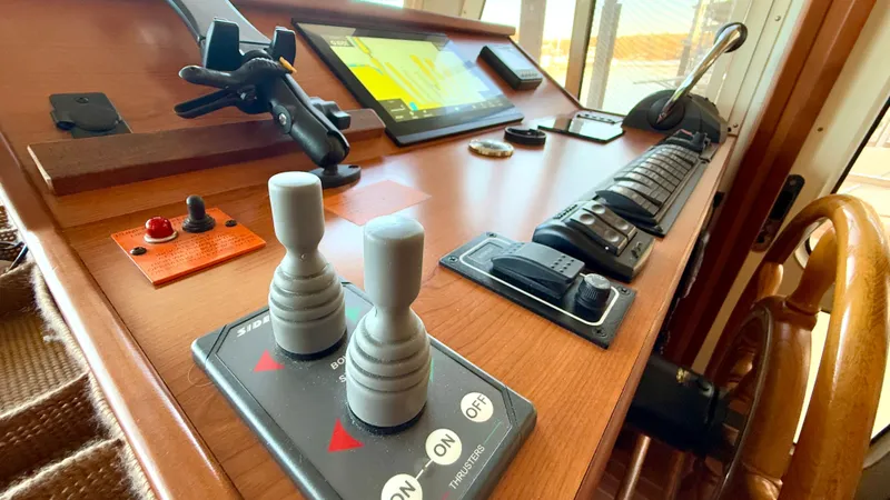 Slide: The Image of Mainship 40 Trawler 2008 - 45