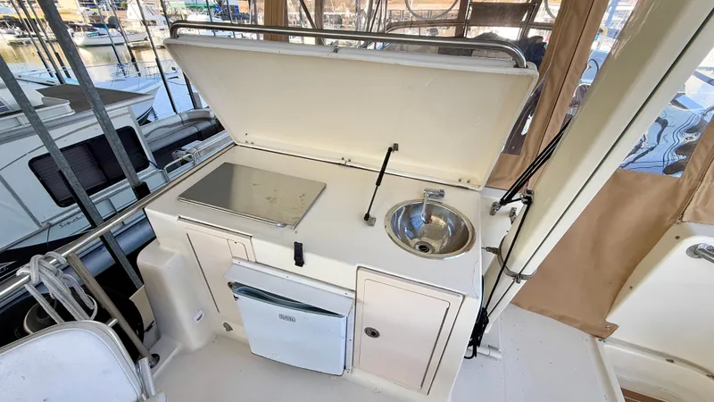 Slide: The Image of Mainship 40 Trawler 2008 - 49