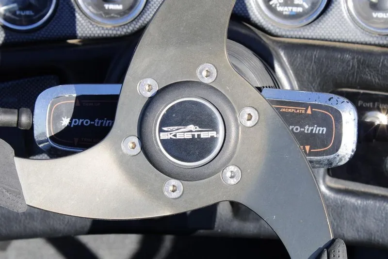 Slide: The Image of Close-up of 2003 Skeeter ZX250 steering wheel with pro-trim controls. - 18
