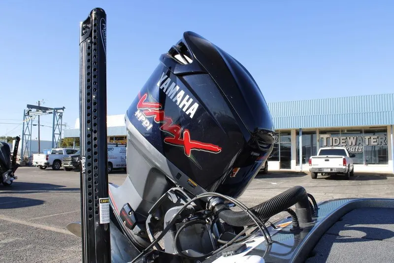 Slide: The Image of 2003 Skeeter ZX250 with Yamaha VMAX engine at Tidewater Boats dealership. - 7