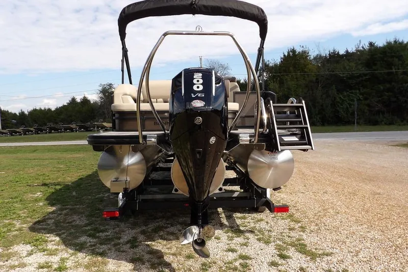 Slide: The Image of 2026 Bennington S Swingback 22 SSB pontoon boat with powerful 200 V6 engine, rear view. - 11