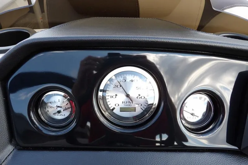 Slide: The Image of Dashboard gauges of 2026 Bennington S Swingback 22 SSB boat. - 28