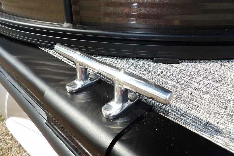 Slide: The Image of Close-up of a cleat on a 2026 Bennington S Swingback 22 SSB boat. - 50