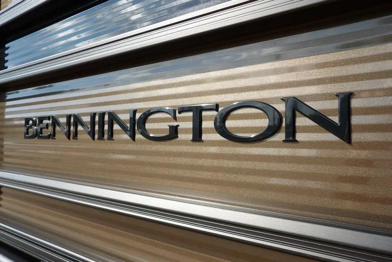 Slide: The Image of Bennington logo on 2026 S Swingback 22 SSB boat, metallic finish. - 61