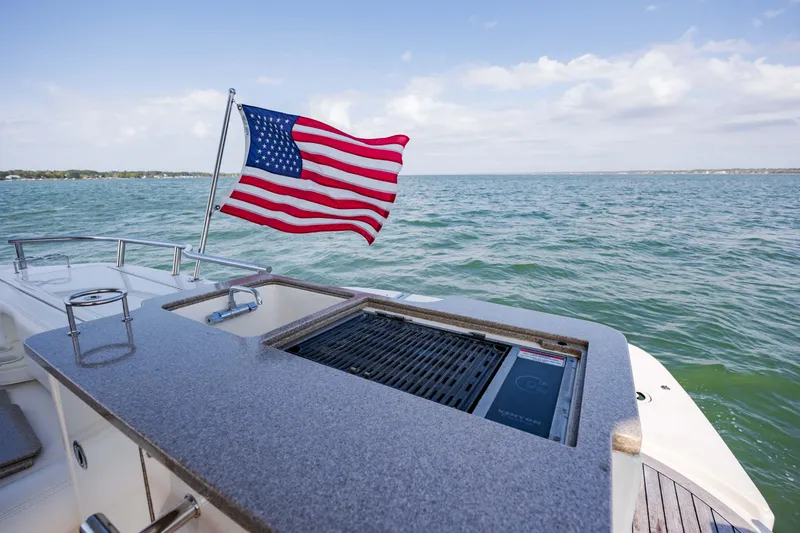 Slide: The Image of American flag on 2008 Sea Ray 52 Sedan Bridge yacht with ocean view. - 26