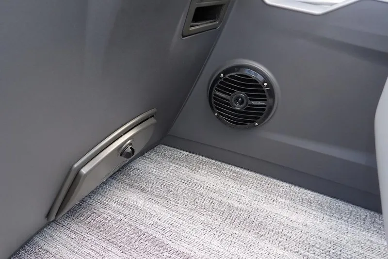 Slide: The Image of Interior speaker and panel of 2026 Bennington S Swingback 21 SSB boat. - 28