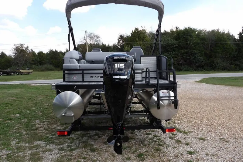 Slide: The Image of 2026 Bennington S Swingback 21 SSB pontoon boat with Mercury 115 outboard motor. - 4