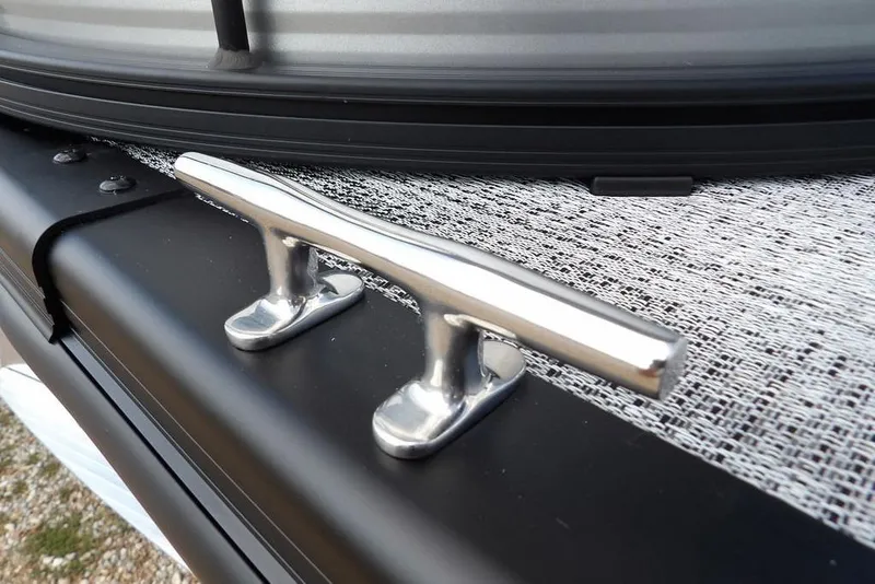 Slide: The Image of Close-up of a cleat on a 2026 Bennington S Swingback 21 SSB boat. - 50