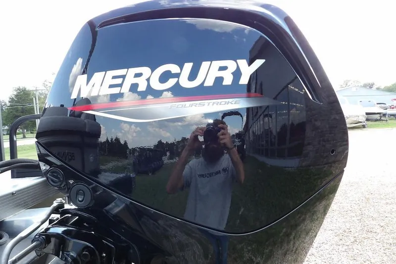 Slide: The Image of Mercury FourStroke engine on 2026 Bennington S Swingback 21 SSB boat, reflecting surroundings. - 53