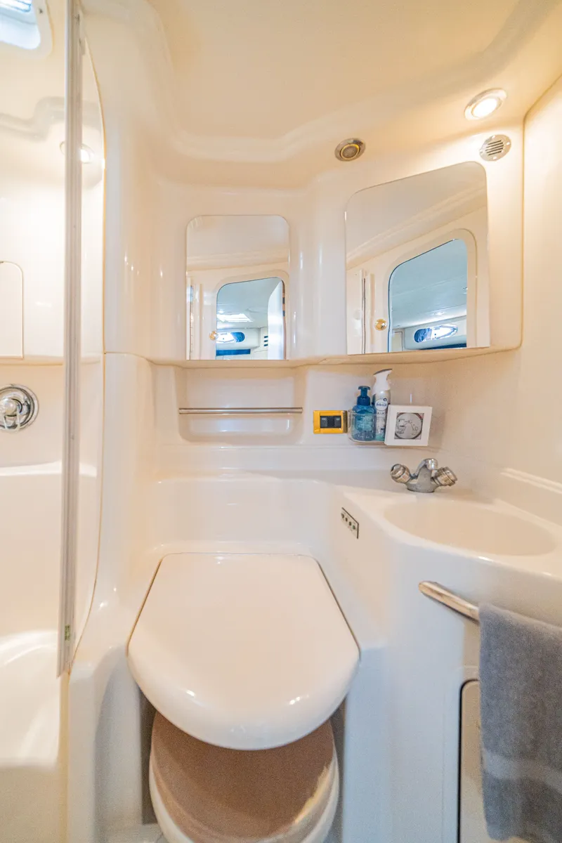 Slide: The Image of Sea Ray 380 Sundancer 2000 - 46