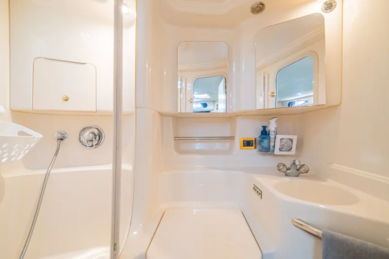 Slide: The Image of Sea Ray 380 Sundancer 2000 - 47