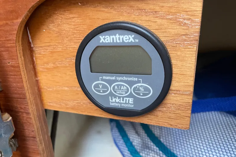 Slide: The Image of Xantrex LinkLITE battery monitor on wooden panel, PCI 105 MC, 2009 model. - 15