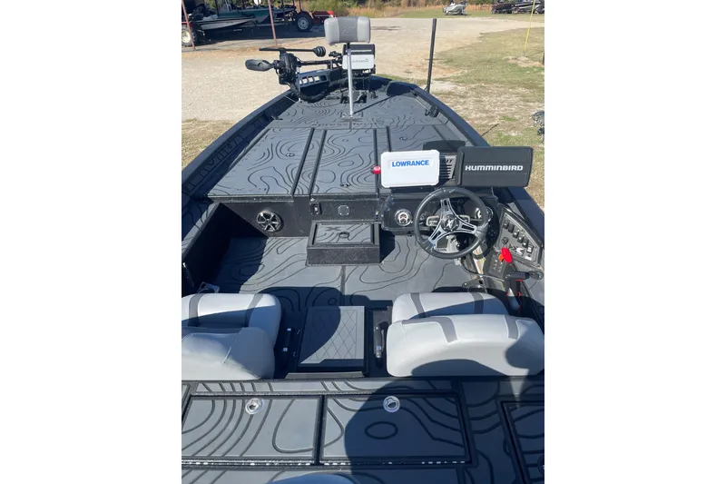 Slide: The Image of 2024 Xpress X21 Pro boat interior with advanced navigation systems and comfortable seating. - 4